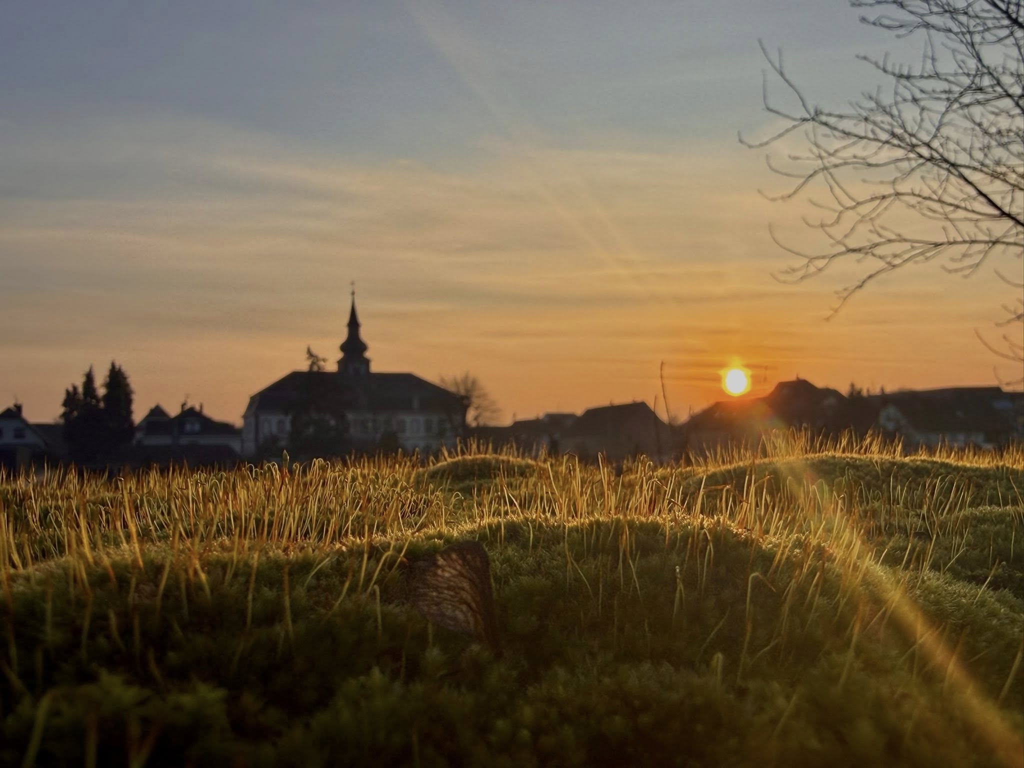 Coucher de soleil sur un plan d'eau